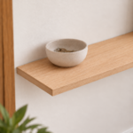 Detalle del canto enchapado en Paraíso sobre MDF de 18 mm, con veta longitudinal